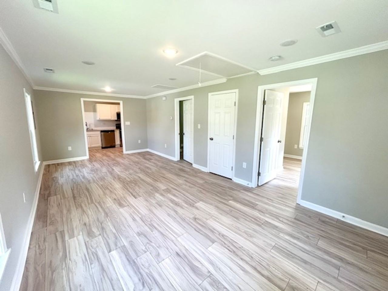 2911 Meridian St N - Photo 5 of 18