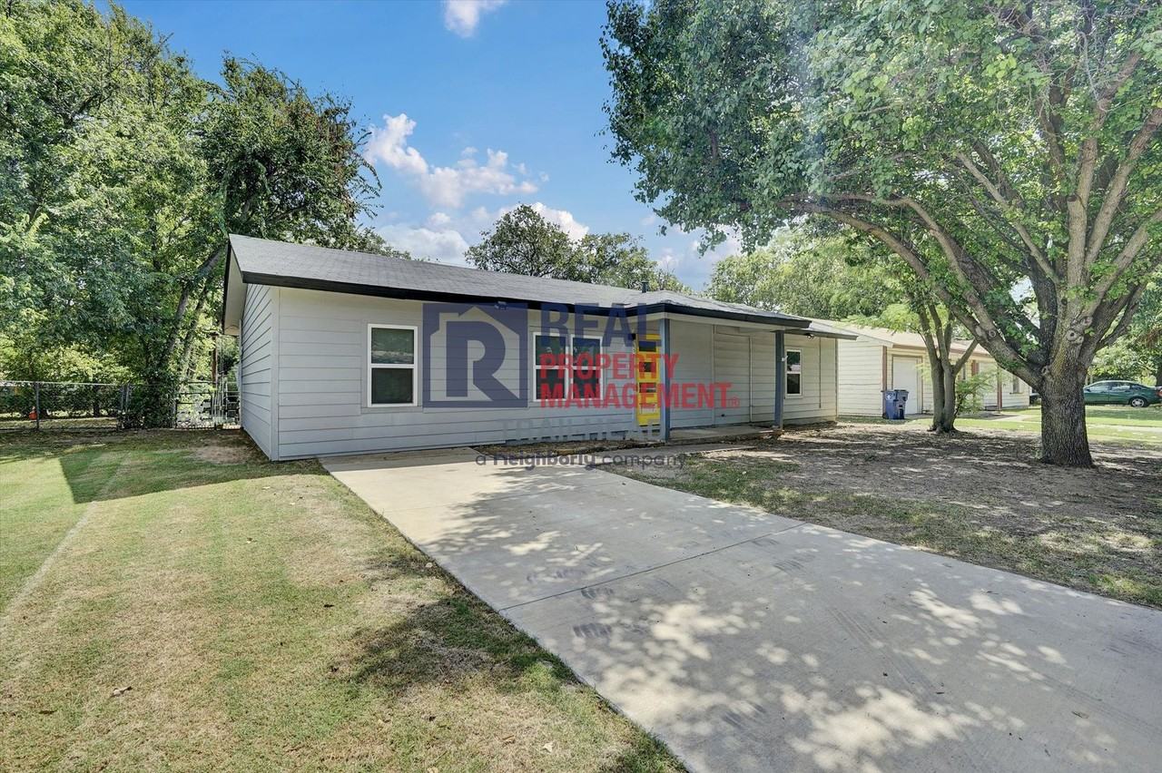 556 Nw Lorna St