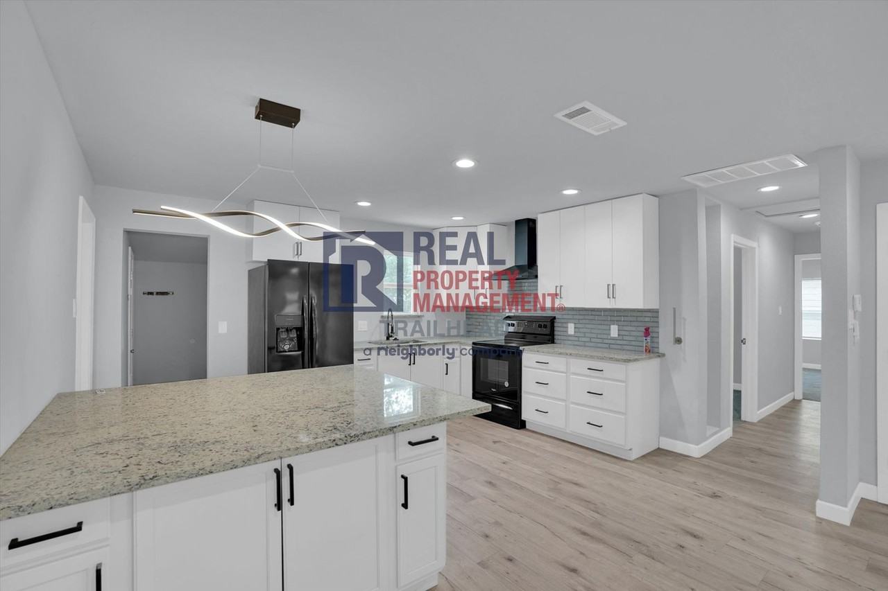 556 Nw Lorna St - Photo 6 of 30