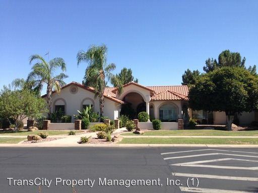 2251 N 32nd St #6 - Photo 3 of 8