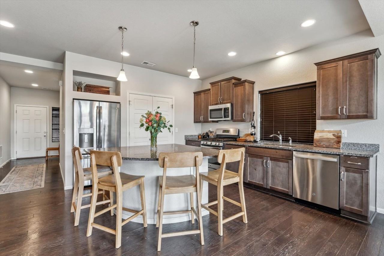 4660 Wildwood Way - Photo 3 of 28