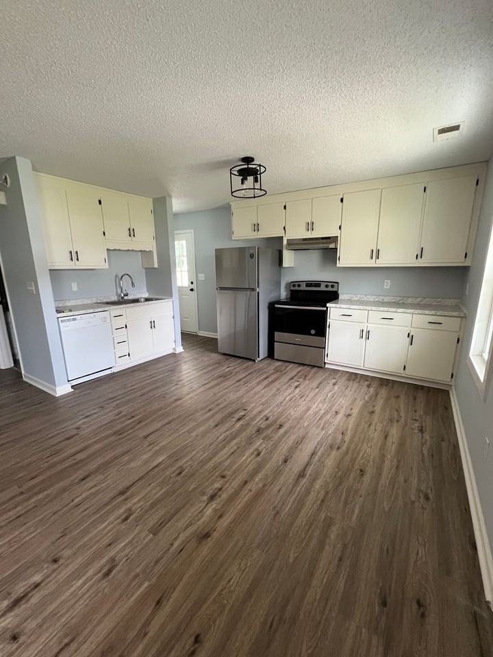 223 3rd Ave Nw - Photo 2 of 12