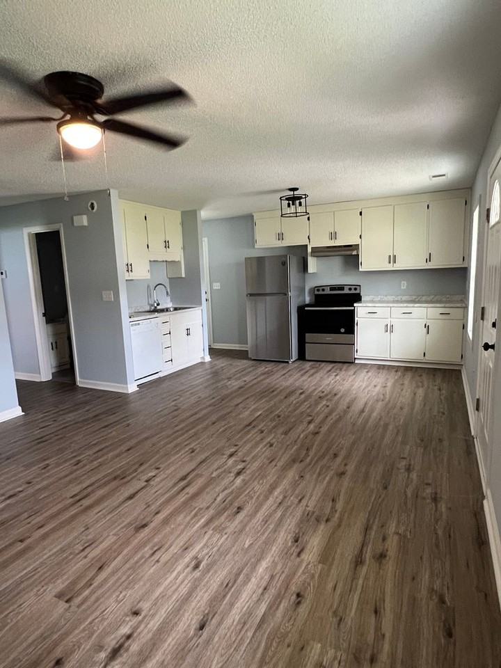 223 3rd Ave Nw - Photo 3 of 12