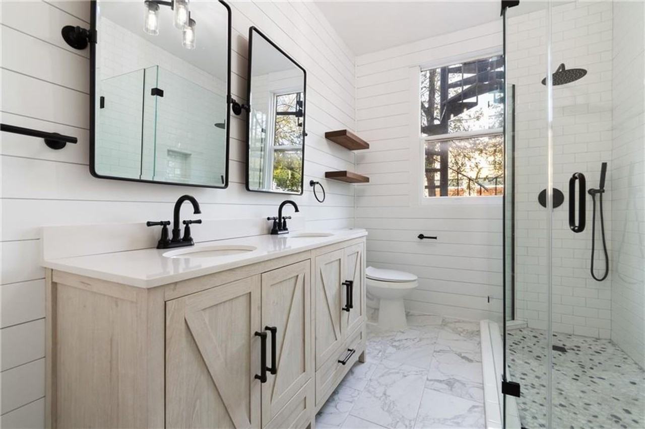 3210 Hampton Rd ##B - Photo 3 of 50