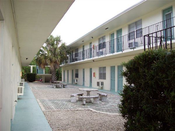 Lincoln Gardens - Photo 3 of 4