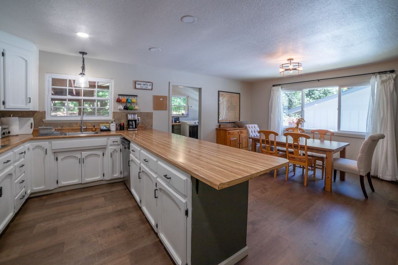 23899 Sierra Pines Dr - Photo 2 of 12