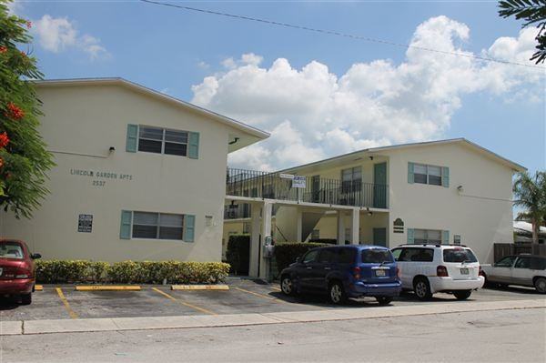 Lincoln Gardens - Photo 2 of 4