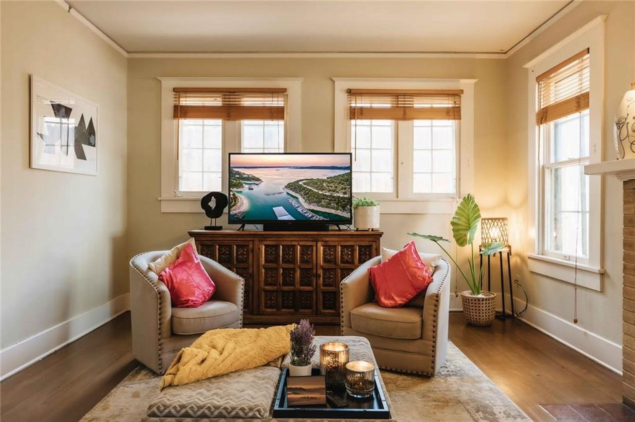 2623 Salado St - Photo 5 of 37