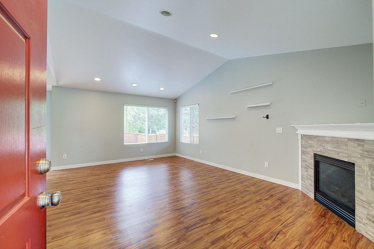 4919 148th Pl Se - Photo 4 of 26