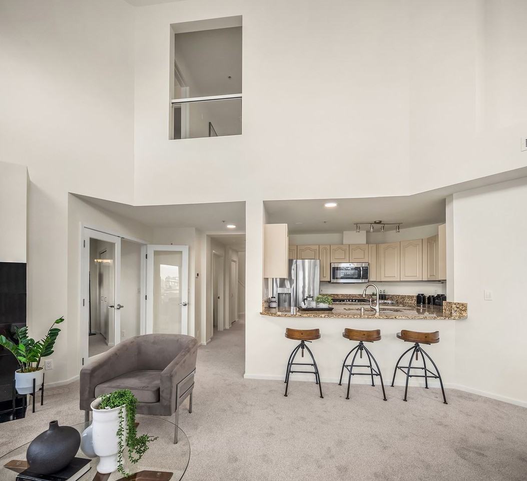 4528 8th Ave Ne #5A - Photo 5 of 27