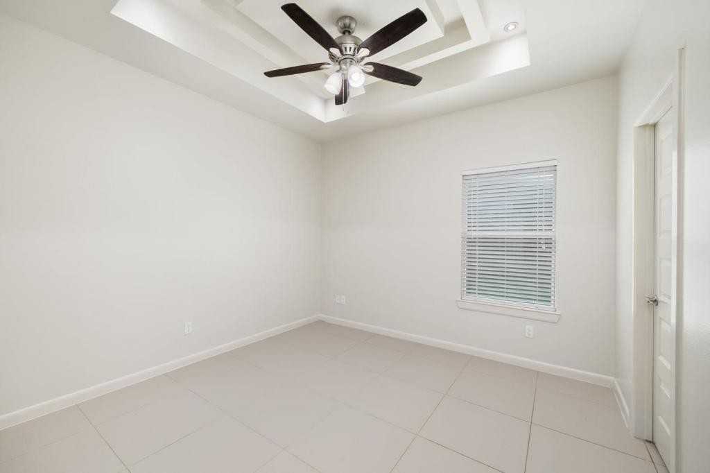 1703 W Garrison Dr - Photo 5 of 13