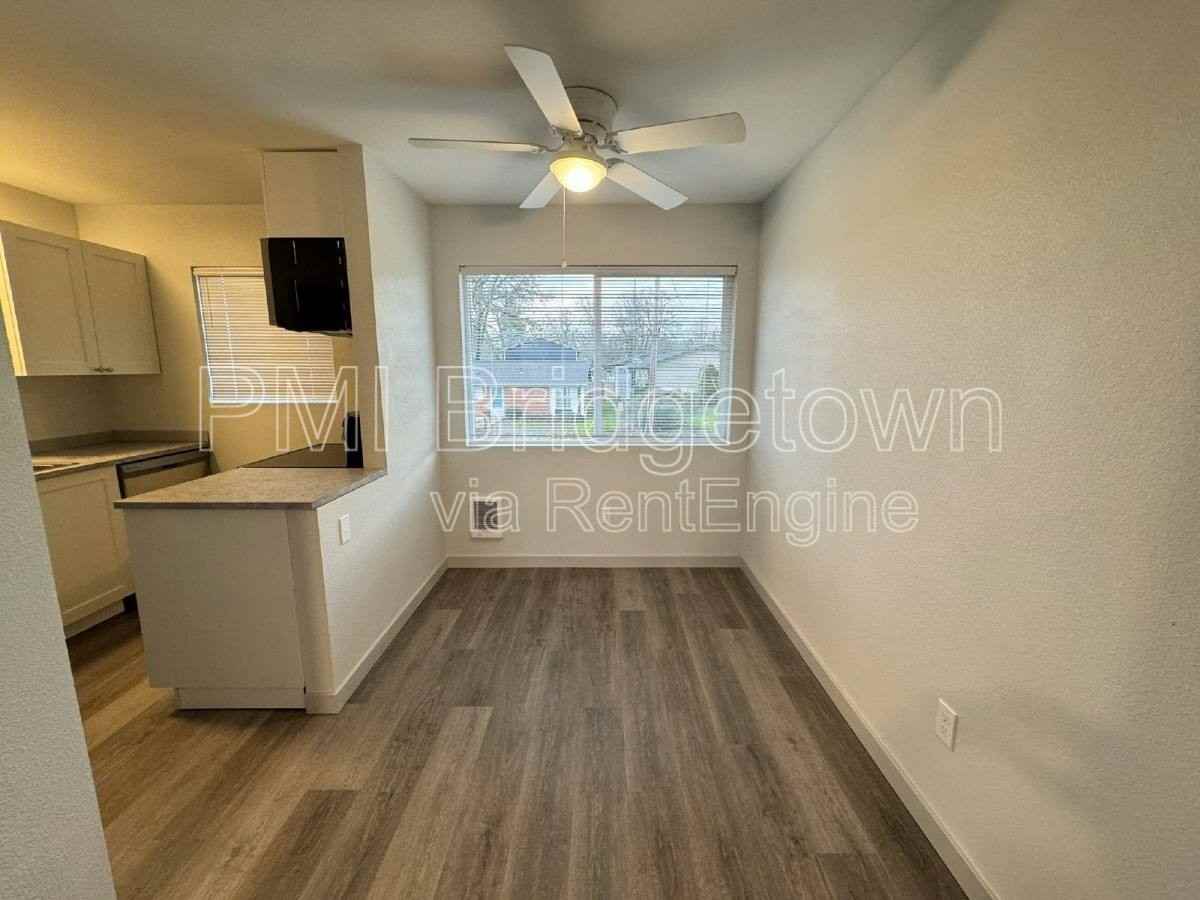 4800 Se Boardman Ave #4 - Photo 3 of 10