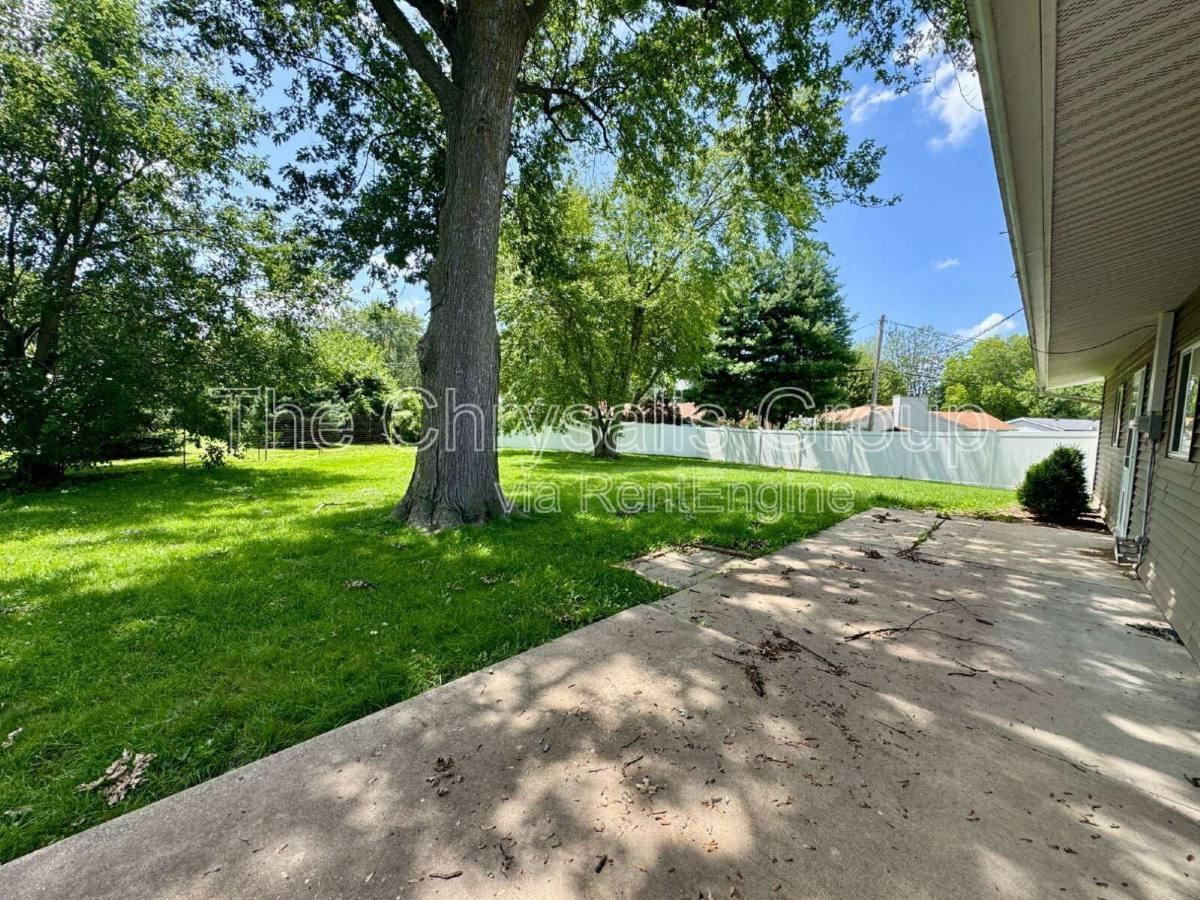 1926 Terrace Dr - Photo 2 of 10