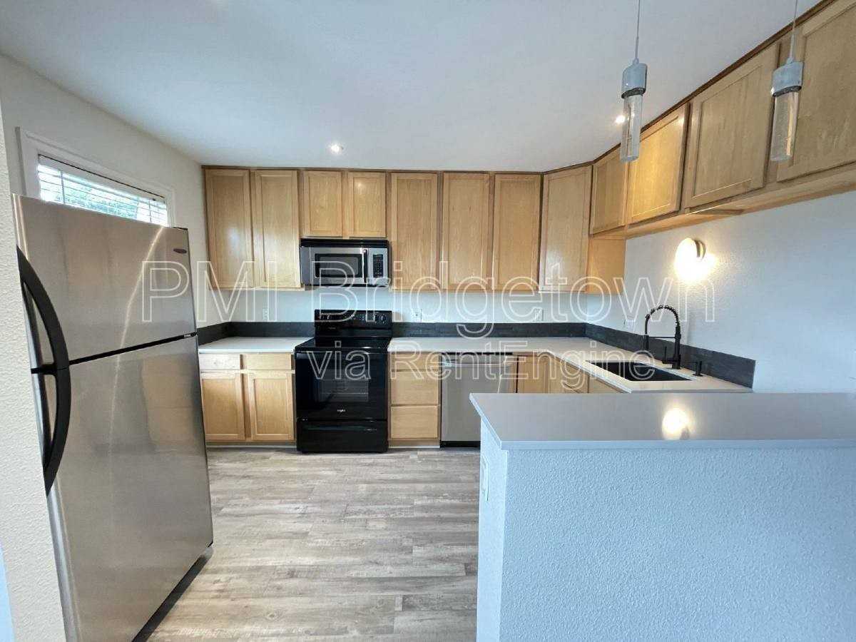 8065 N Ivanhoe St #2 - Photo 3 of 10