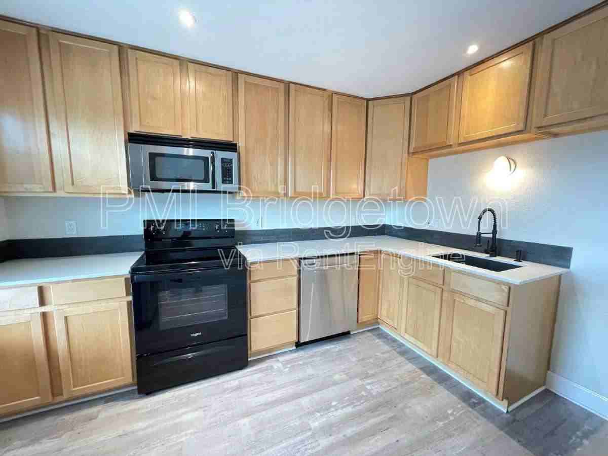 8065 N Ivanhoe St #2 - Photo 4 of 10