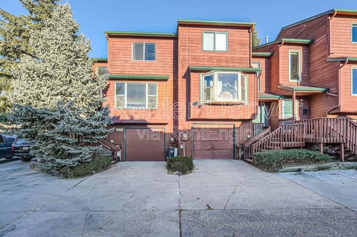 403 Washington Ave #A - Photo 2 of 10