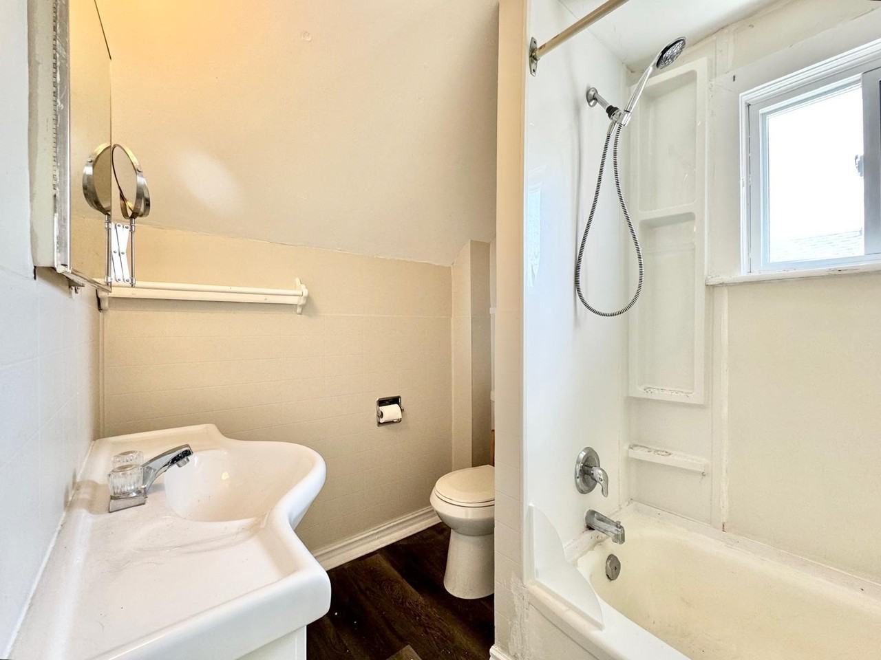 6 Chestnut St E - Photo 4 of 11