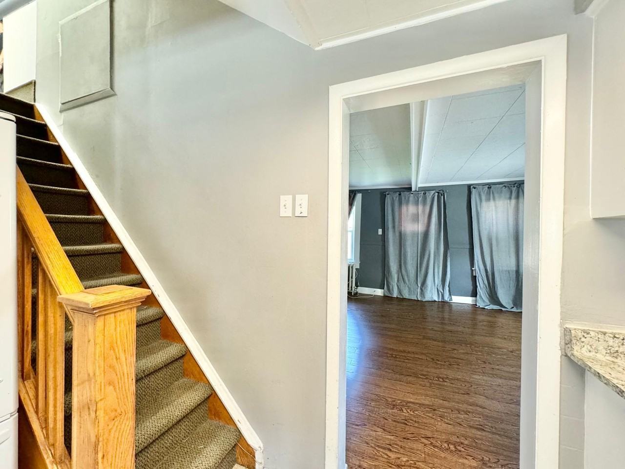 6 Chestnut St E - Photo 5 of 11