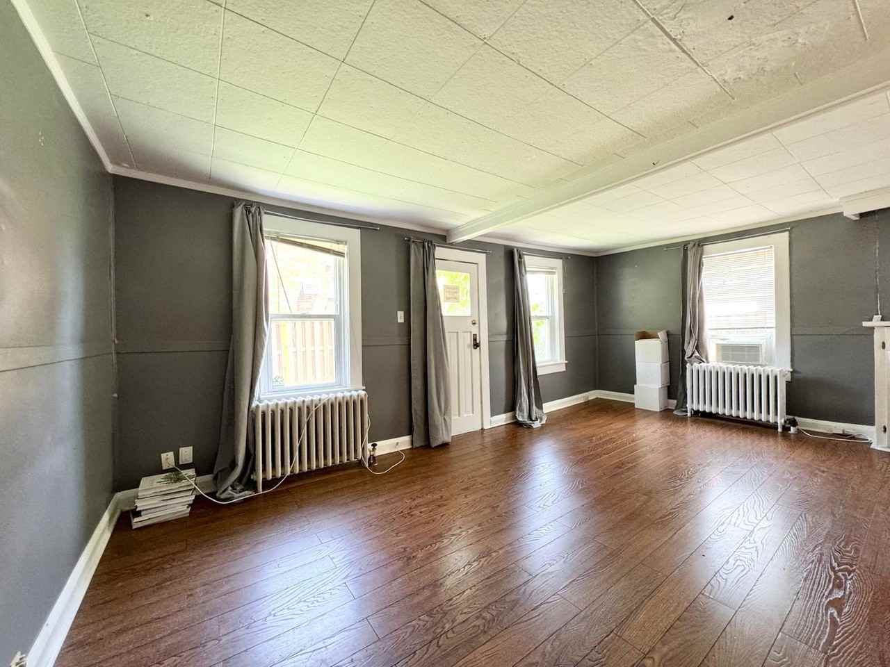 6 Chestnut St E - Photo 2 of 11