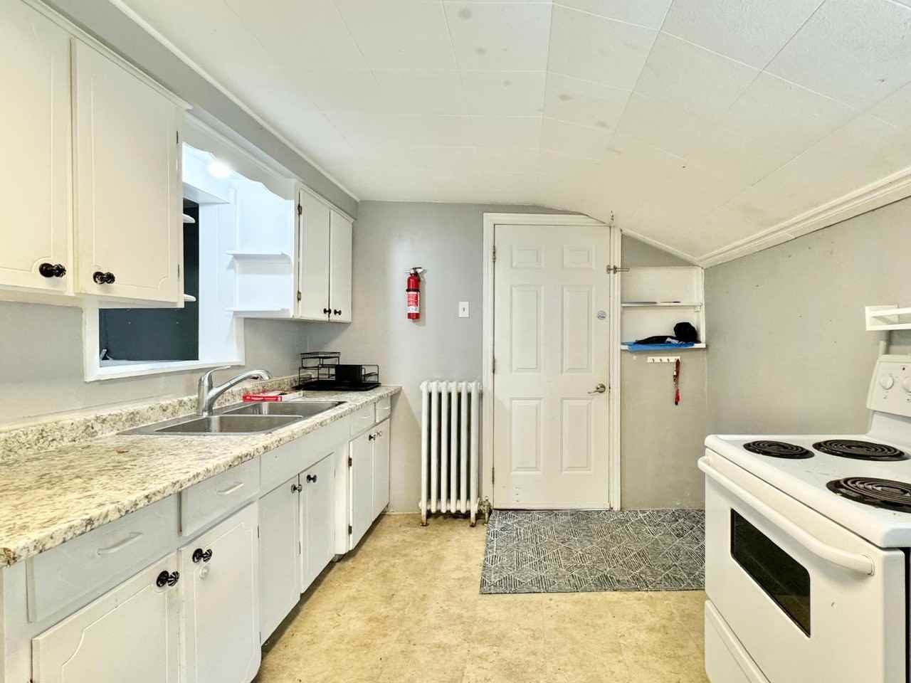 6 Chestnut St E - Photo 7 of 11