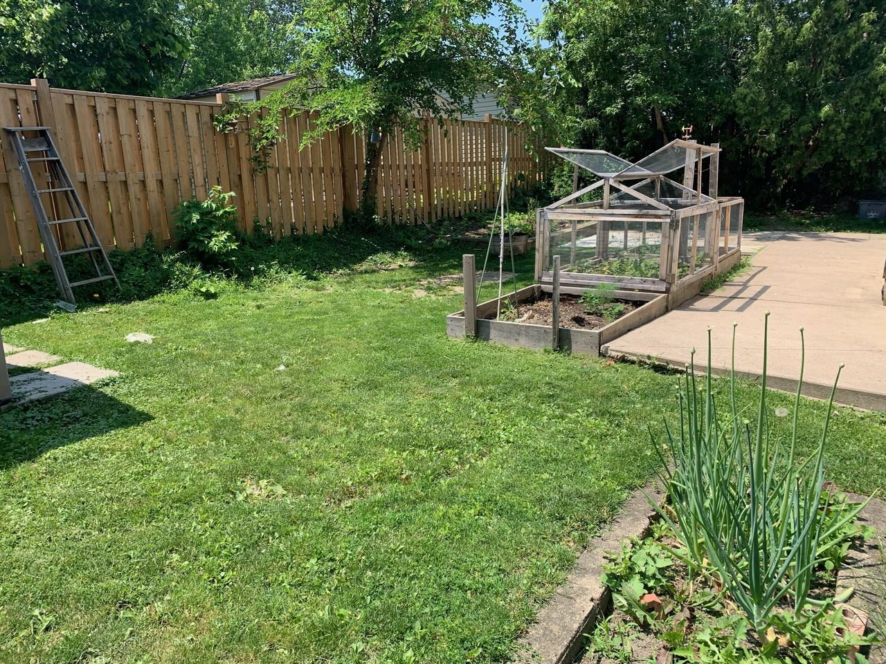 6 Chestnut St E - Photo 3 of 11