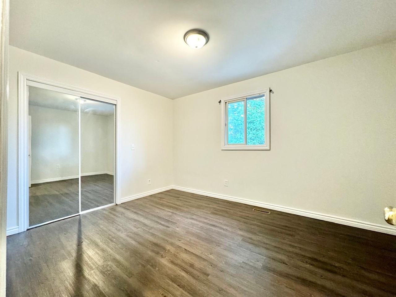 59 Queenston St #B - Photo 3 of 17