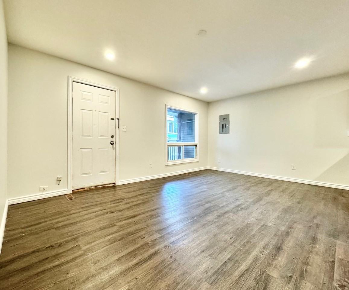 59 Queenston St #B - Photo 7 of 17