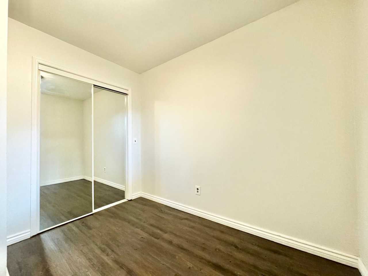 59 Queenston St #B - Photo 3 of 17