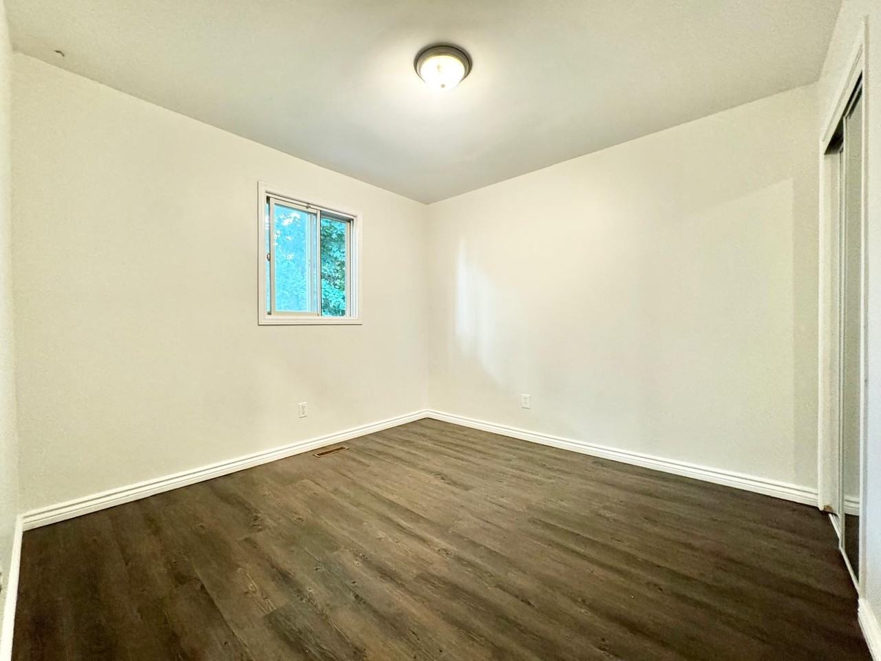 59 Queenston St #B - Photo 3 of 17