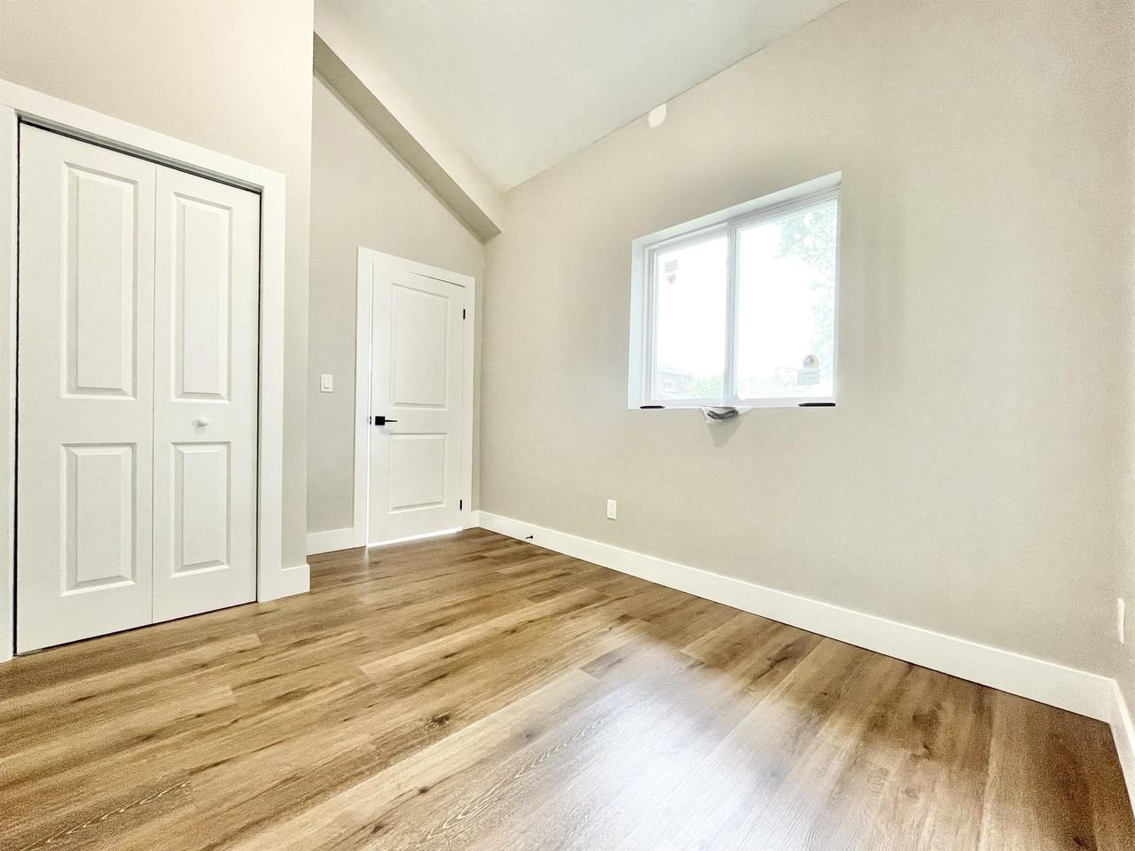 111 Mcalpine Ave S #REAR - Photo 4 of 9