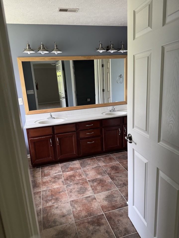 652 Winding Bluff Way - Photo 2 of 41