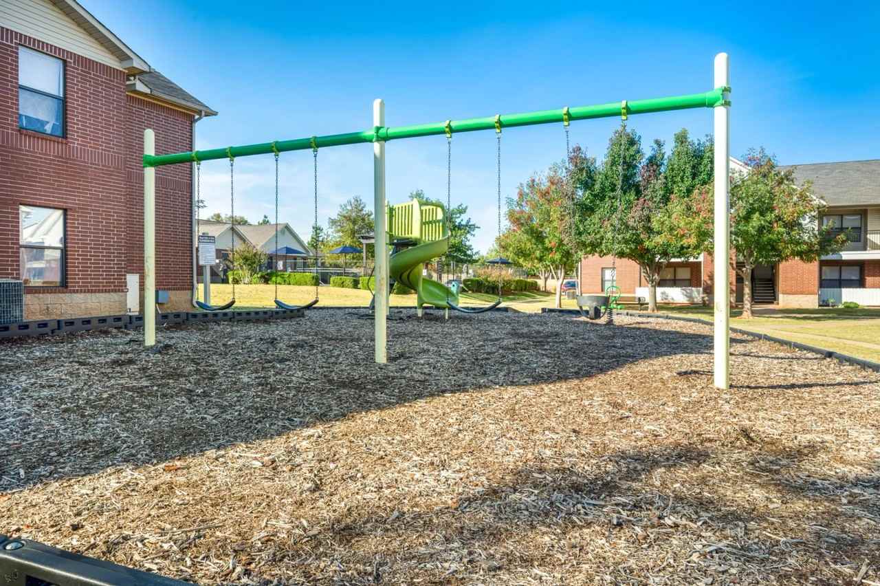 Yukon on 15th - Photo 4 of 14