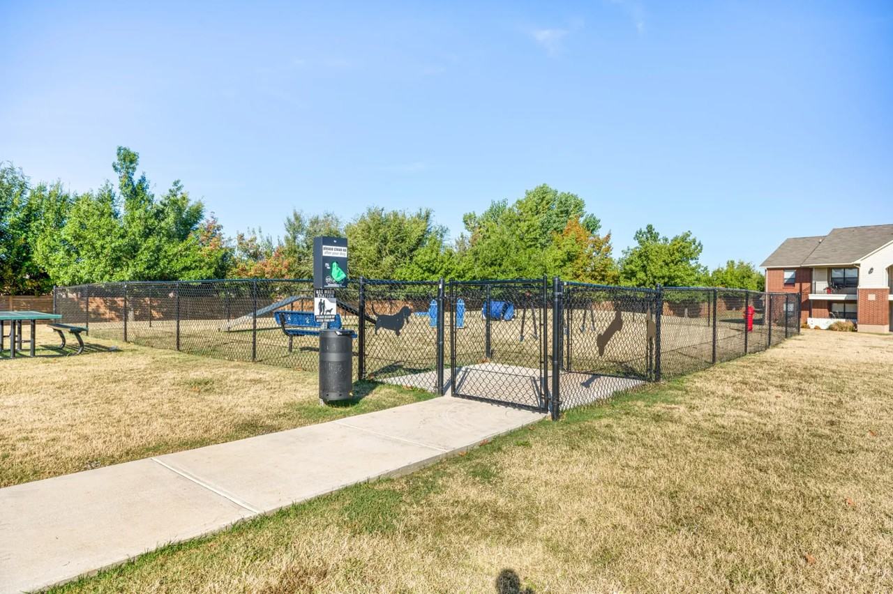 Yukon on 15th - Photo 5 of 14