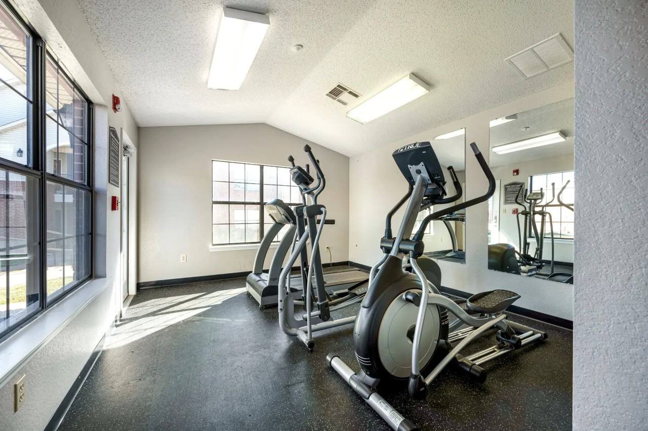 Yukon on 15th - Photo 6 of 14