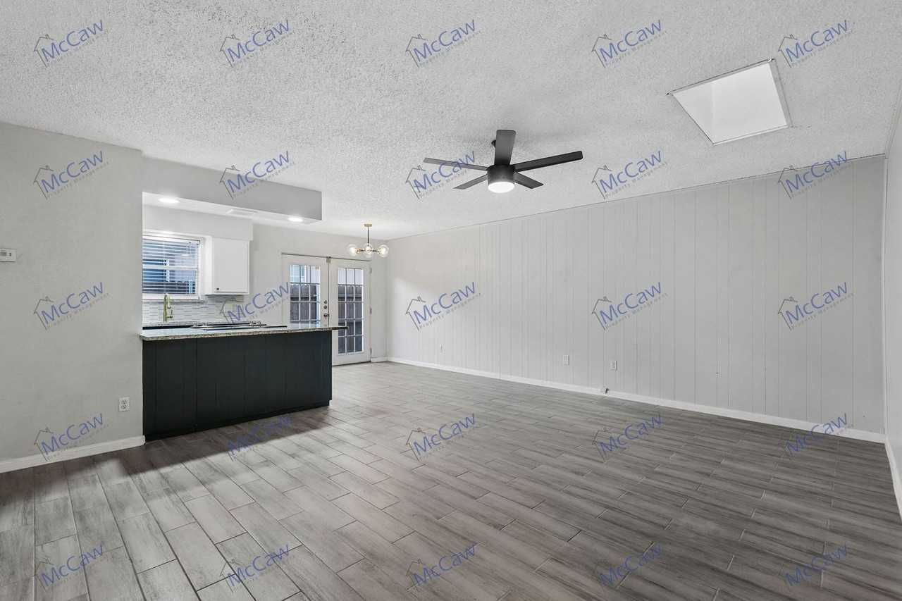 5002 Geddes Ave - Photo 5 of 20