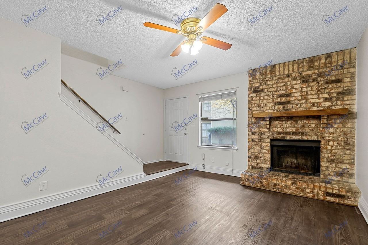 800 Bluebonnet Dr #B - Photo 3 of 24