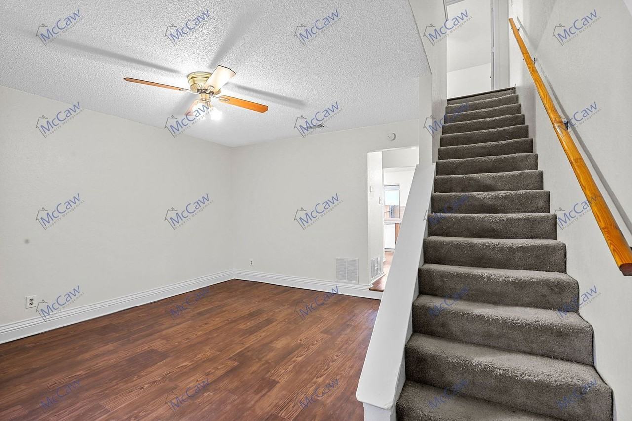 800 Bluebonnet Dr #B - Photo 4 of 24