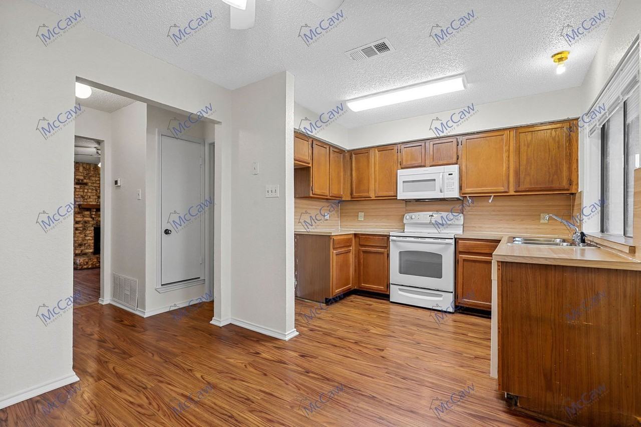 800 Bluebonnet Dr #B - Photo 5 of 24