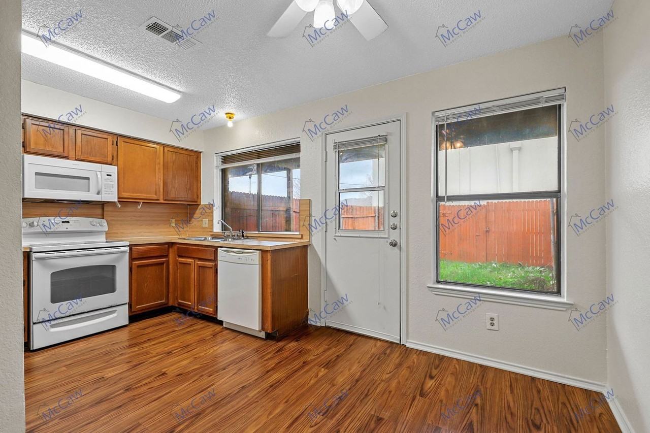 800 Bluebonnet Dr #B - Photo 6 of 24