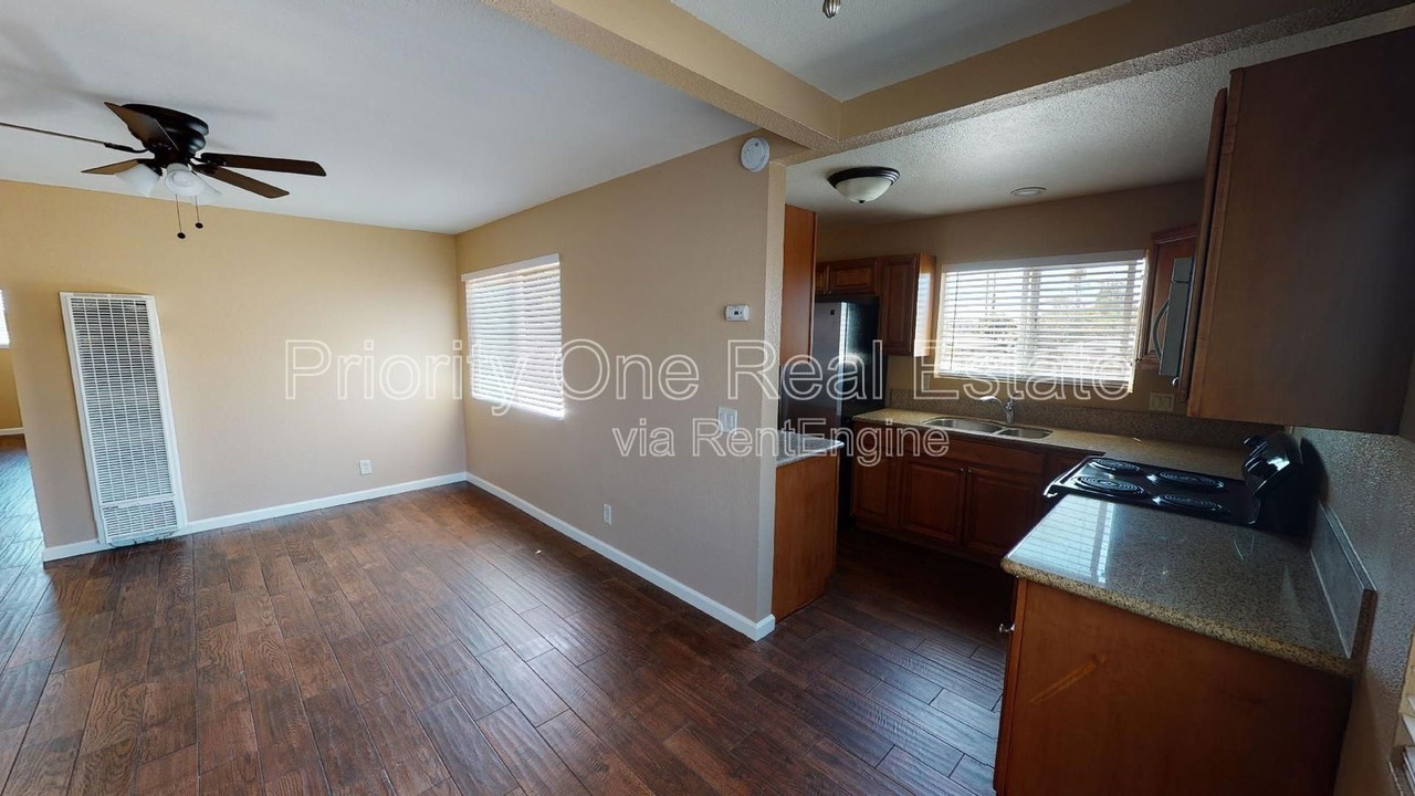 3813 46th St #4 - Photo 2 of 19
