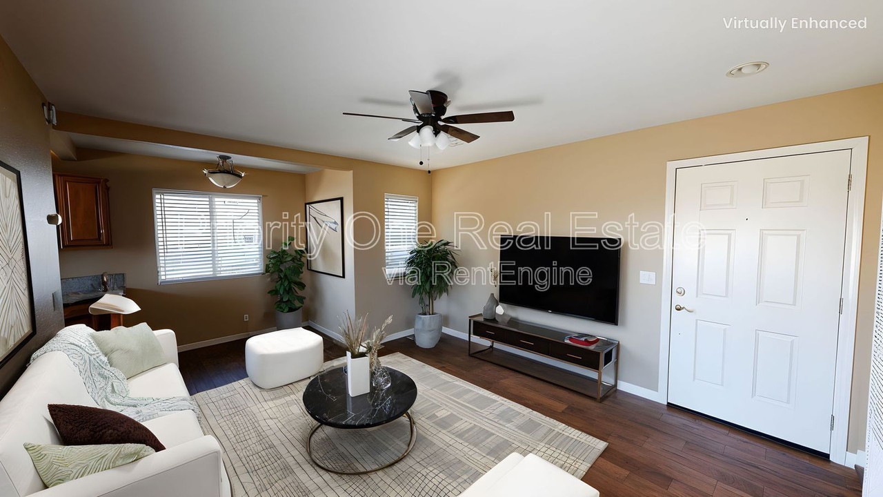 3813 46th St #4 - Photo 3 of 19