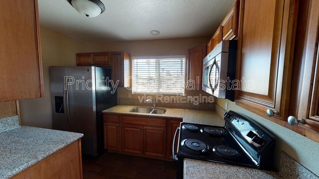 3813 46th St #4 - Photo 4 of 19