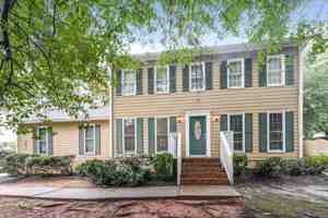 featured image of 2481 Meadowglen Trl