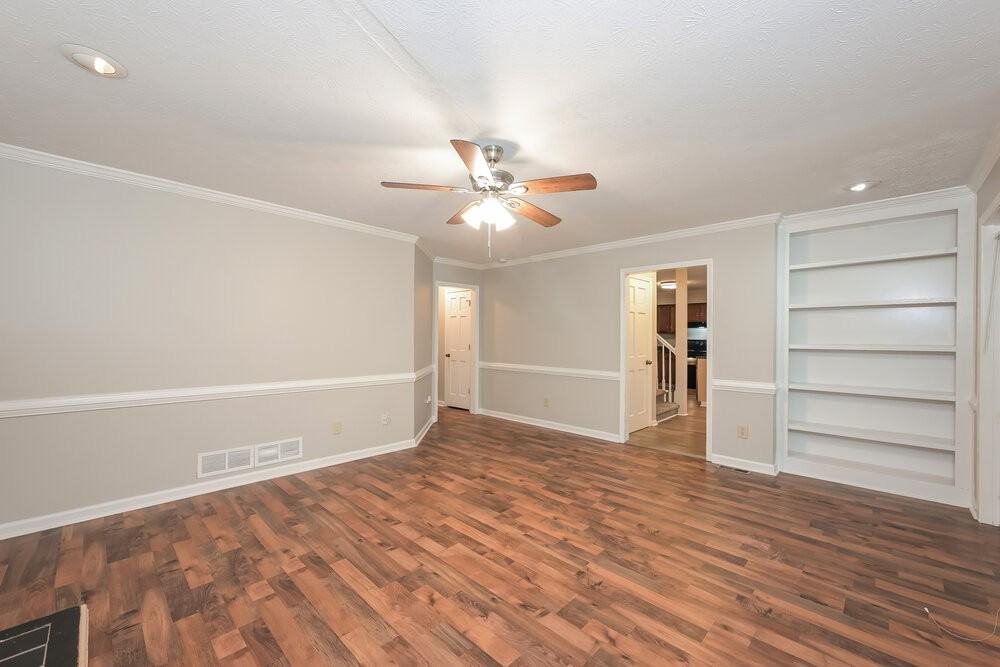 2481 Meadowglen Trl - Photo 4 of 17