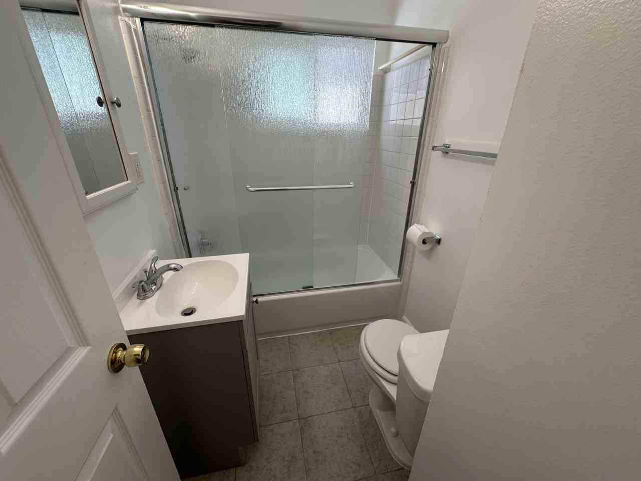 223 E Burbank Blvd #101 - Photo 7 of 31