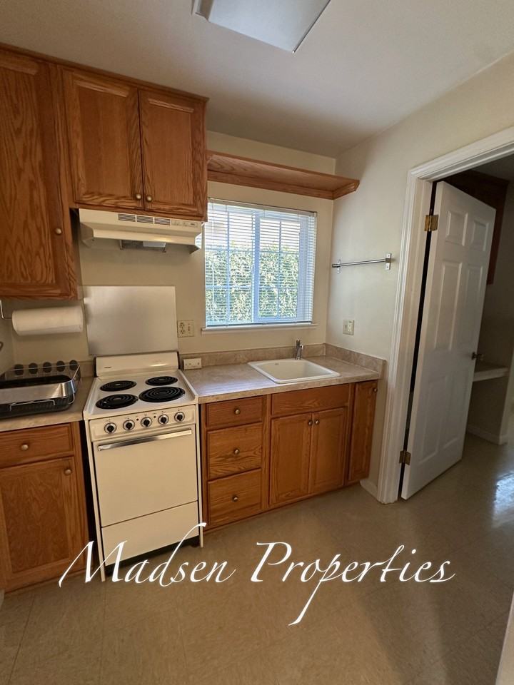 381 E 9th St #1 - Photo 4 of 43