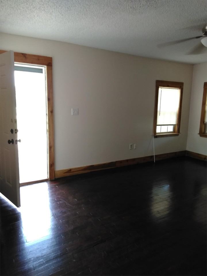 702 S Lee St #1 - Photo 4 of 17