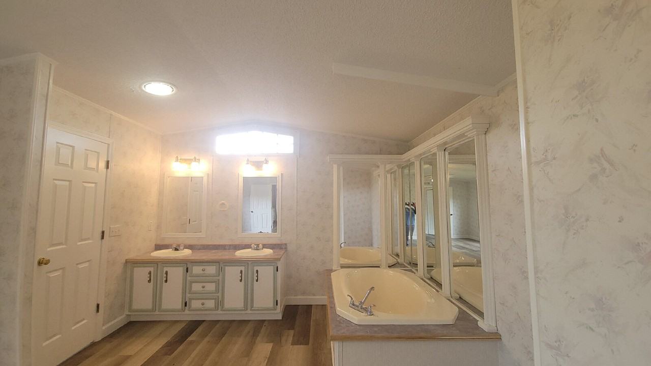 9787 Settle Rd - Photo 6 of 36