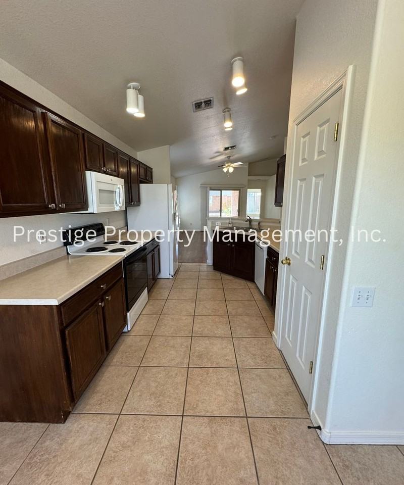 82 S Laurelton Way - Photo 3 of 16