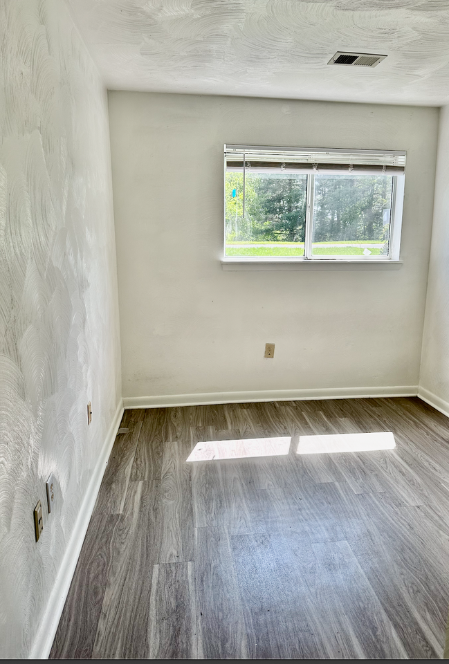 1215 Progress St Nw #D - Photo 2 of 3